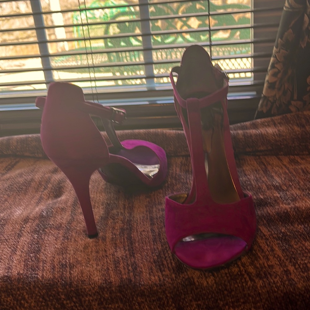 CARLOS SANTANA  4”Royal purple Strappy Sandals gently loved in the original box.